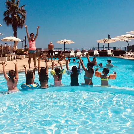 Casa Del Mar Aparthotel Roseto Degli Abruzzi