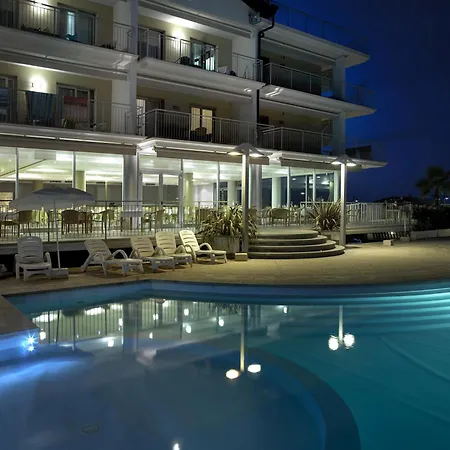 מלון דירות Casa Del Mar 3*